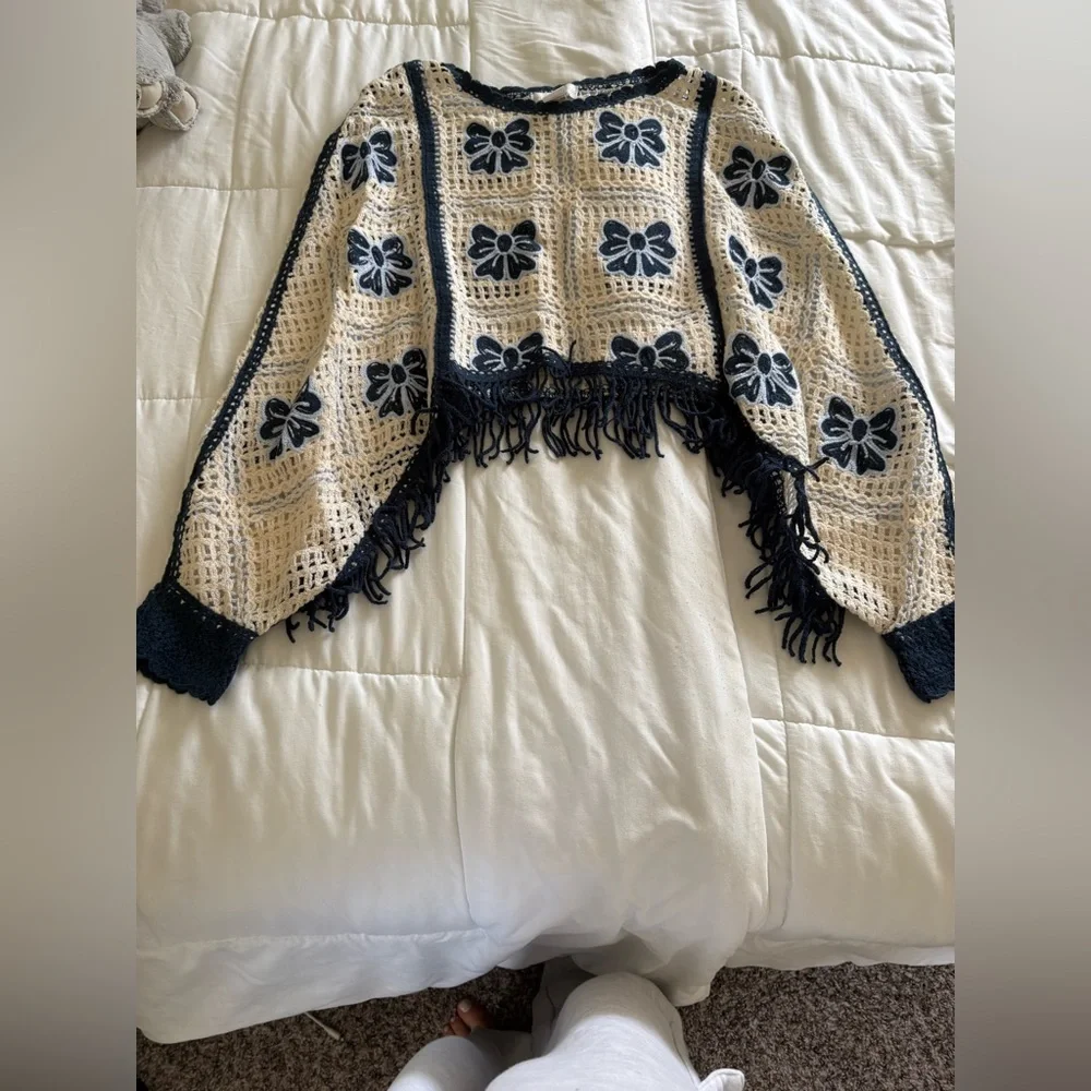 House of Harlow 1960 Black and Cream Crochet Top - Picture 3 of 3